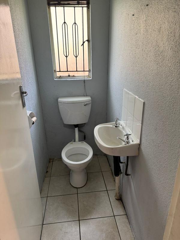 To Let 2 Bedroom Property for Rent in Ormonde Gauteng