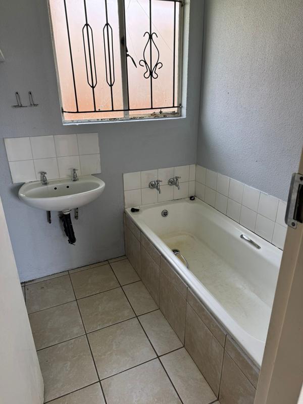 To Let 2 Bedroom Property for Rent in Ormonde Gauteng