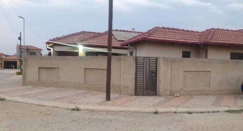 To Let 4 Bedroom Property for Rent in Pimville Zone 5 Gauteng