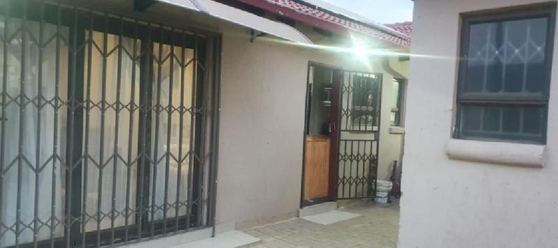 To Let 4 Bedroom Property for Rent in Pimville Zone 5 Gauteng