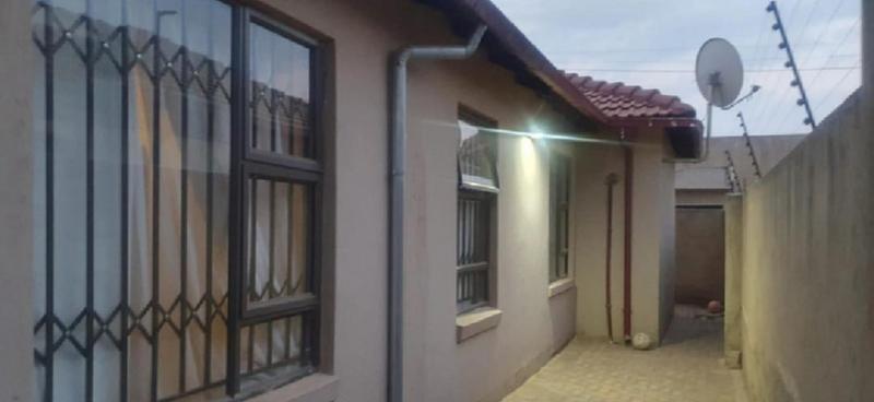 To Let 4 Bedroom Property for Rent in Pimville Zone 5 Gauteng