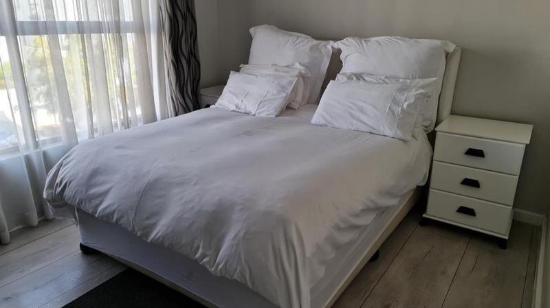 To Let 2 Bedroom Property for Rent in Greenstone Ridge Gauteng