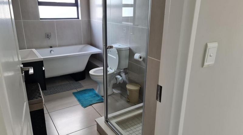 To Let 2 Bedroom Property for Rent in Greenstone Ridge Gauteng