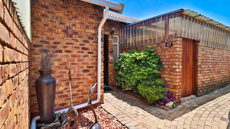 To Let 1 Bedroom Property for Rent in Edenvale Gauteng