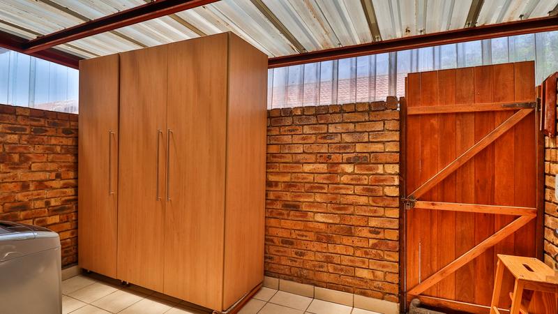 To Let 1 Bedroom Property for Rent in Edenvale Gauteng