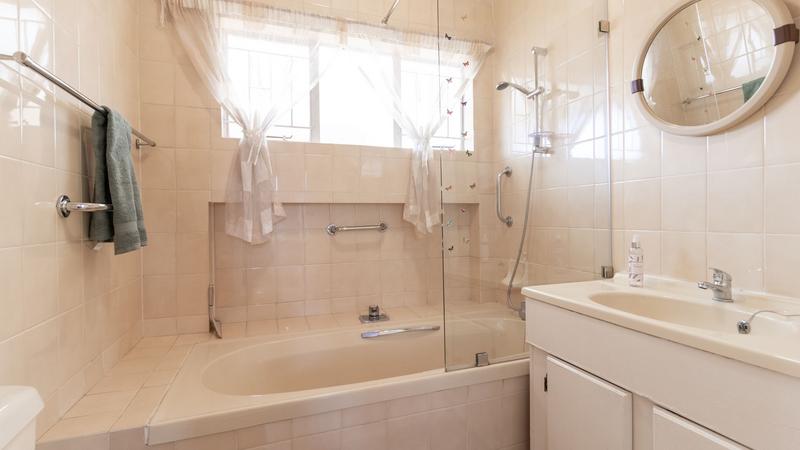 To Let 1 Bedroom Property for Rent in Edenvale Gauteng