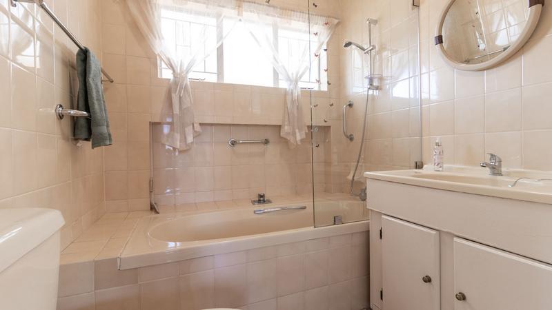 To Let 1 Bedroom Property for Rent in Edenvale Gauteng