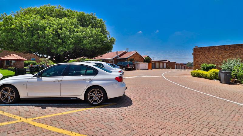 To Let 1 Bedroom Property for Rent in Edenvale Gauteng