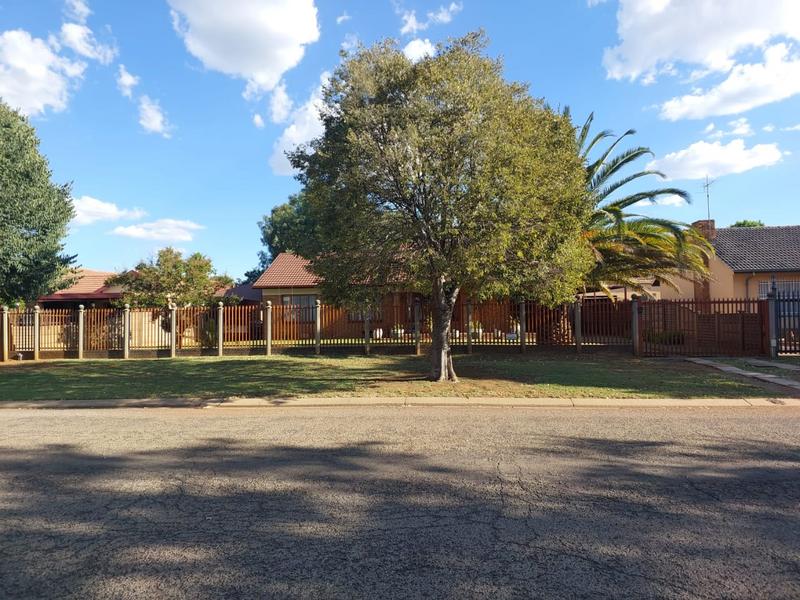 3 Bedroom Property for Sale in Vanderbijlpark SE 6 Gauteng