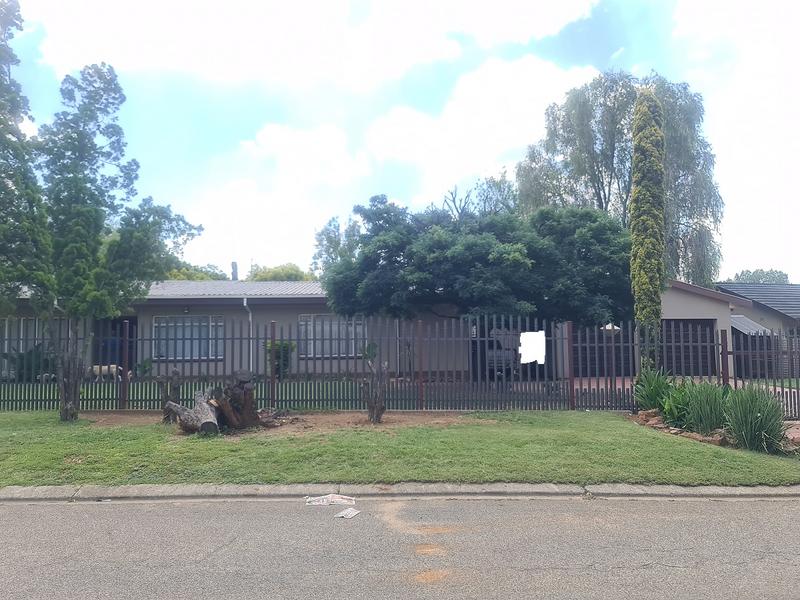 4 Bedroom Property for Sale in Vanderbijlpark SE 7 Gauteng