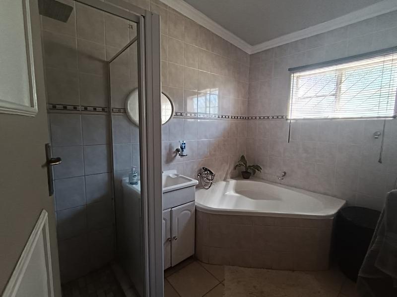 3 Bedroom Property for Sale in Selection Park Gauteng