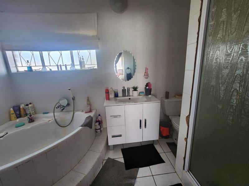 4 Bedroom Property for Sale in Hillside Gauteng