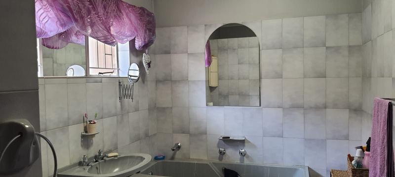 4 Bedroom Property for Sale in Amandasig Gauteng