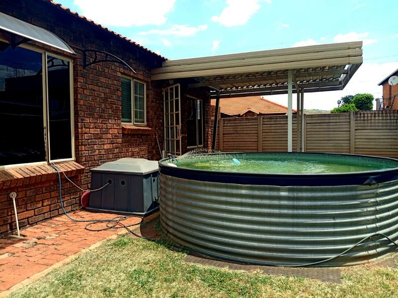 2 Bedroom Property for Sale in Andeon Gauteng