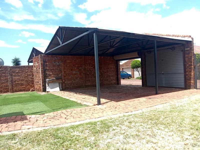 2 Bedroom Property for Sale in Andeon Gauteng