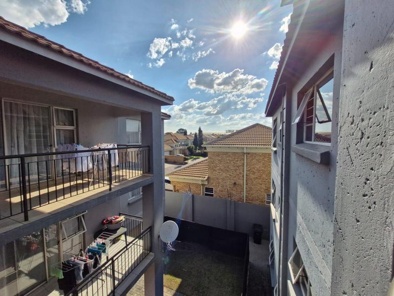 To Let 2 Bedroom Property for Rent in Bardene Gauteng