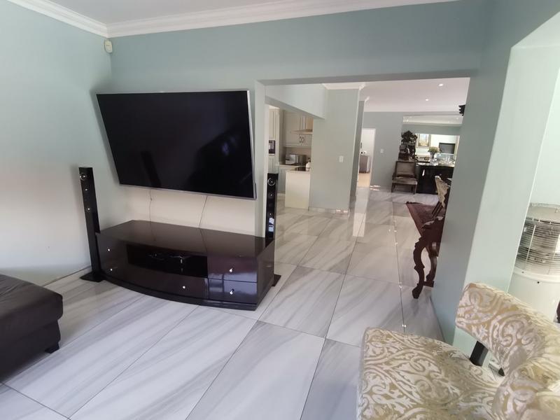 5 Bedroom Property for Sale in Vanderbijlpark SE 8 Gauteng