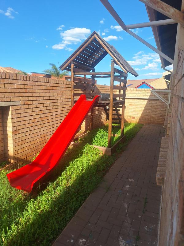 To Let 3 Bedroom Property for Rent in Erasmia Gauteng