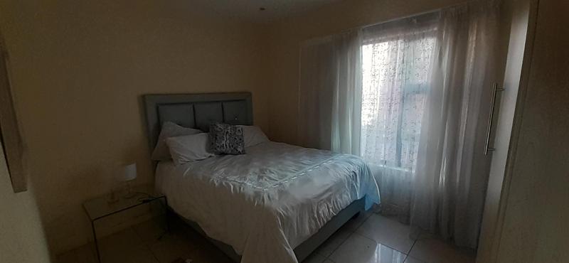 2 Bedroom Property for Sale in Rooihuiskraal North Gauteng