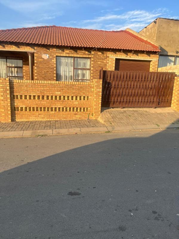 7 Bedroom Property for Sale in Ethafeni Gauteng