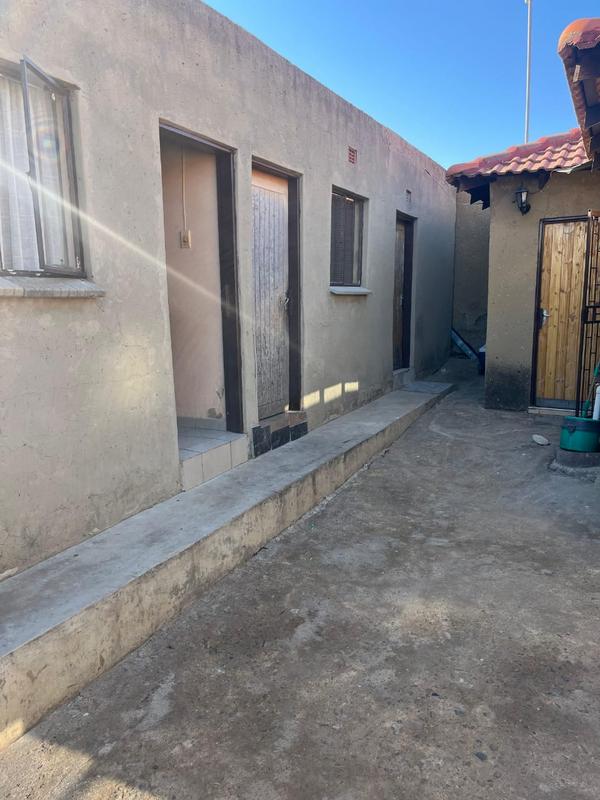 7 Bedroom Property for Sale in Ethafeni Gauteng