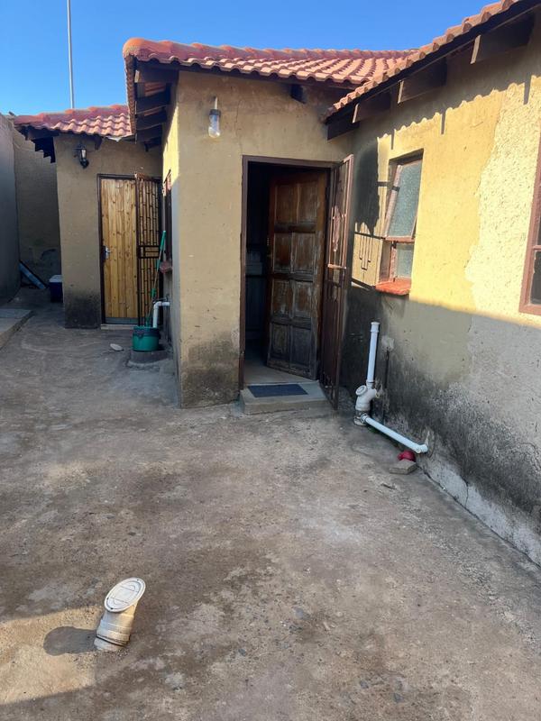 7 Bedroom Property for Sale in Ethafeni Gauteng