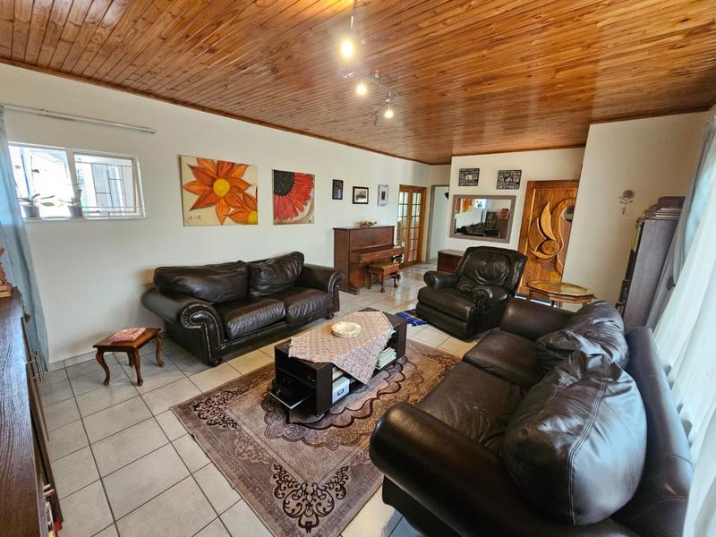 5 Bedroom Property for Sale in Magalieskruin Gauteng