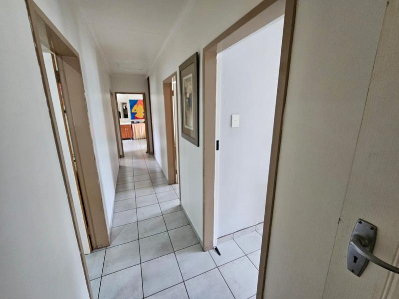 5 Bedroom Property for Sale in Magalieskruin Gauteng