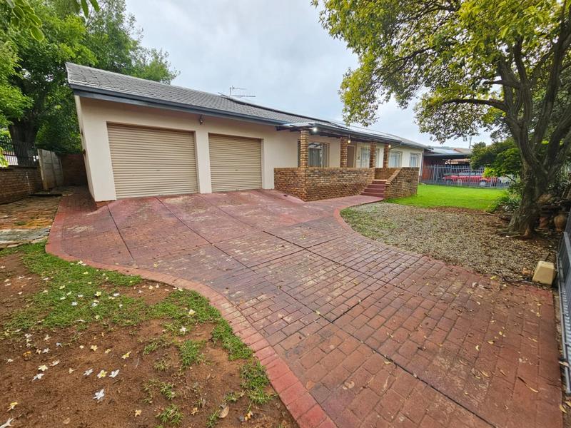 5 Bedroom Property for Sale in Magalieskruin Gauteng