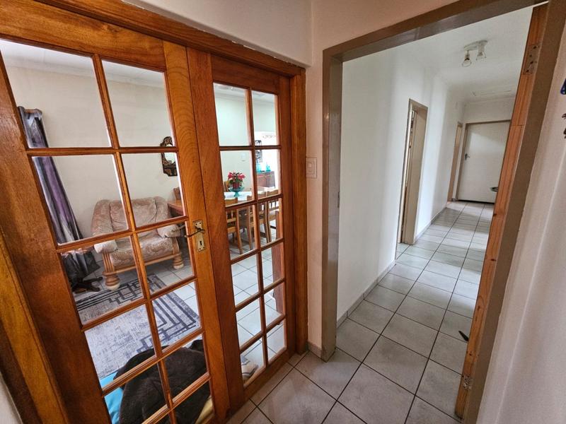 5 Bedroom Property for Sale in Magalieskruin Gauteng