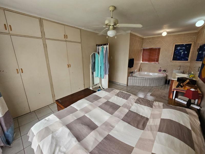 5 Bedroom Property for Sale in Magalieskruin Gauteng