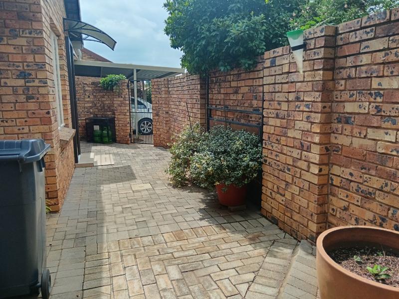 5 Bedroom Property for Sale in Magalieskruin Gauteng