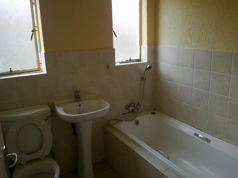 To Let 2 Bedroom Property for Rent in Meredale Gauteng