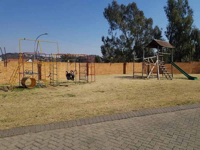 To Let 2 Bedroom Property for Rent in Meredale Gauteng