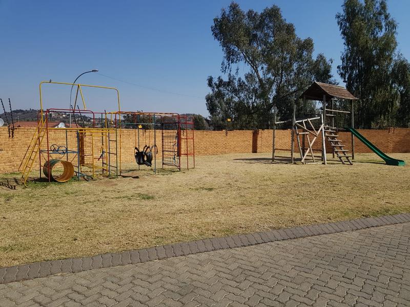 To Let 2 Bedroom Property for Rent in Meredale Gauteng