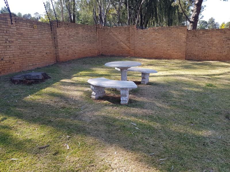 To Let 2 Bedroom Property for Rent in Meredale Gauteng