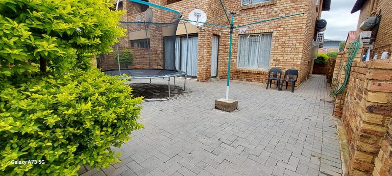 2 Bedroom Property for Sale in Theresa Park Gauteng