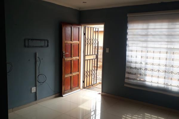 2 Bedroom Property for Sale in Protea Glen Gauteng