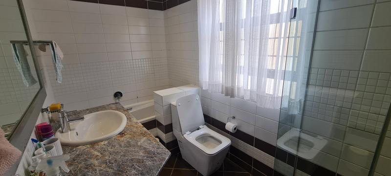 To Let 4 Bedroom Property for Rent in Bedford Gardens Gauteng