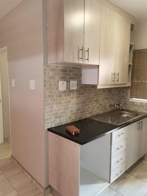 2 Bedroom Property for Sale in Clayville Gauteng