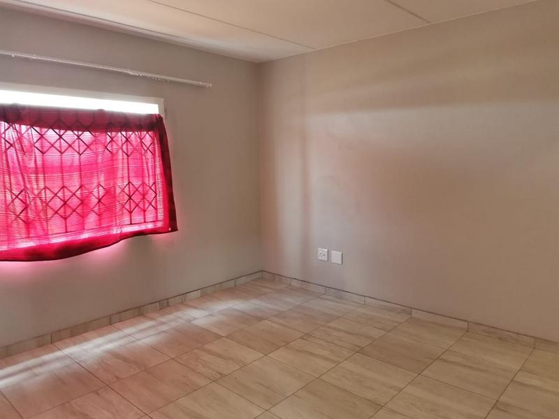 2 Bedroom Property for Sale in Clayville Gauteng