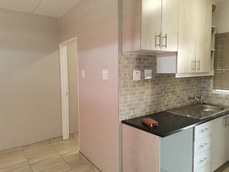 2 Bedroom Property for Sale in Clayville Gauteng