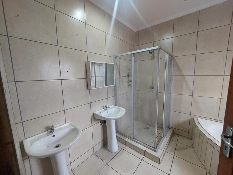 To Let 4 Bedroom Property for Rent in Stone Ridge Gauteng