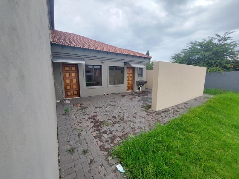 To Let 4 Bedroom Property for Rent in Stone Ridge Gauteng