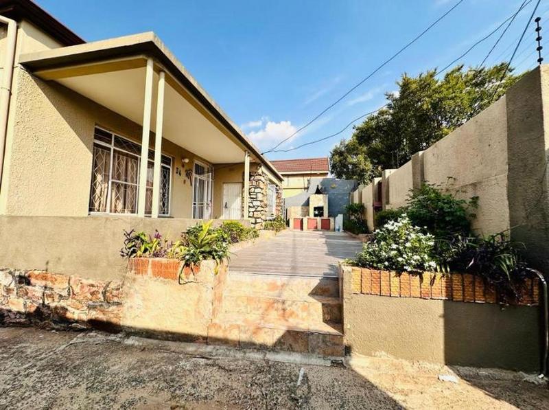 To Let 3 Bedroom Property for Rent in Troyeville Gauteng