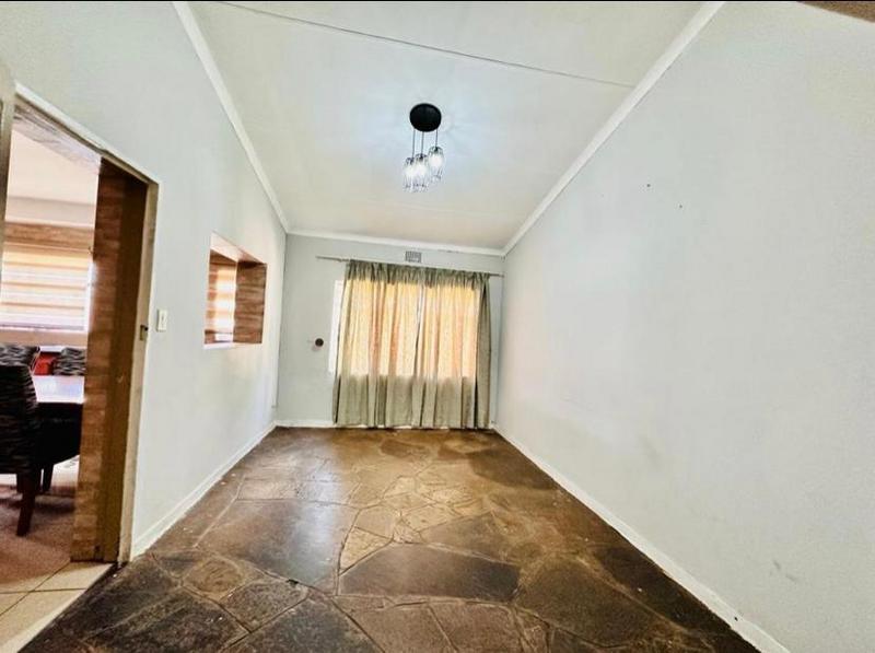 To Let 3 Bedroom Property for Rent in Troyeville Gauteng