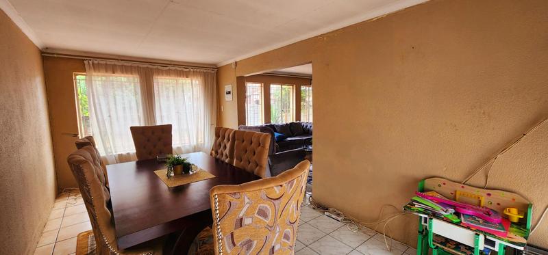 2 Bedroom Property for Sale in Dawn Park Gauteng