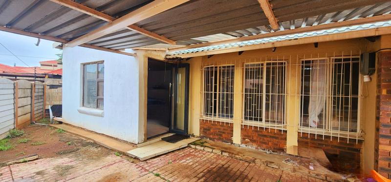 2 Bedroom Property for Sale in Dawn Park Gauteng