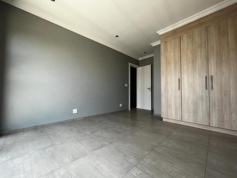To Let 5 Bedroom Property for Rent in Waterkloof Ridge Gauteng