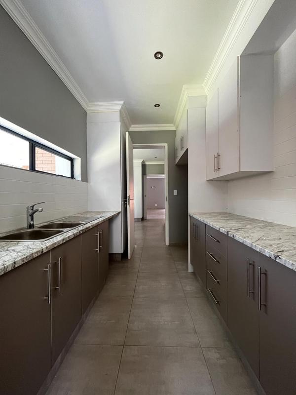 To Let 5 Bedroom Property for Rent in Waterkloof Ridge Gauteng